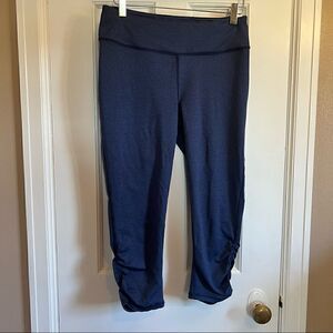 GAIAM Capri Navy leggings  
